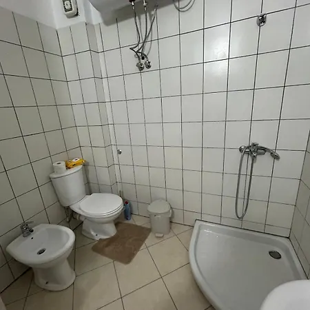 2 Minutes From Apartment *